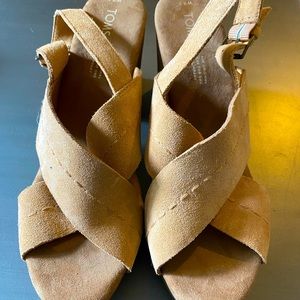 NWOB Tom’s Suede Ibiza Platform Sandals in Honey